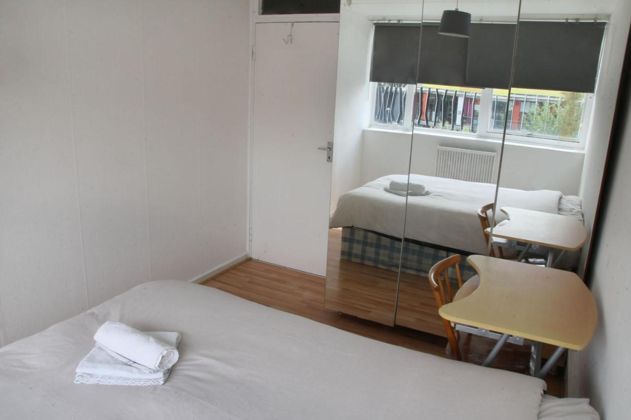 Elephant & Castle - Zone 2 - Private Rooms - Shared Bathroom 런던 외부 사진