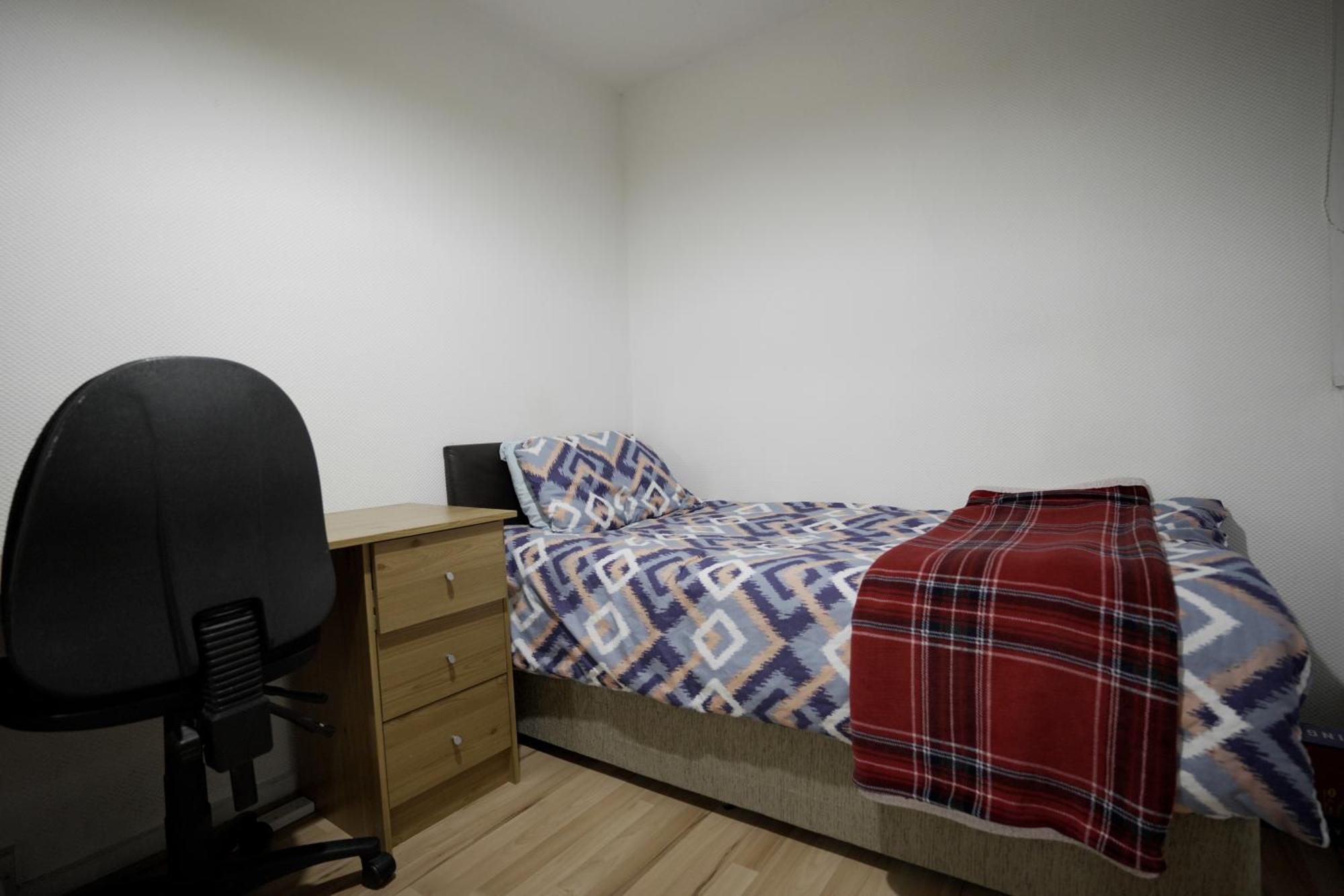 Elephant & Castle - Zone 2 - Private Rooms - Shared Bathroom 런던 외부 사진